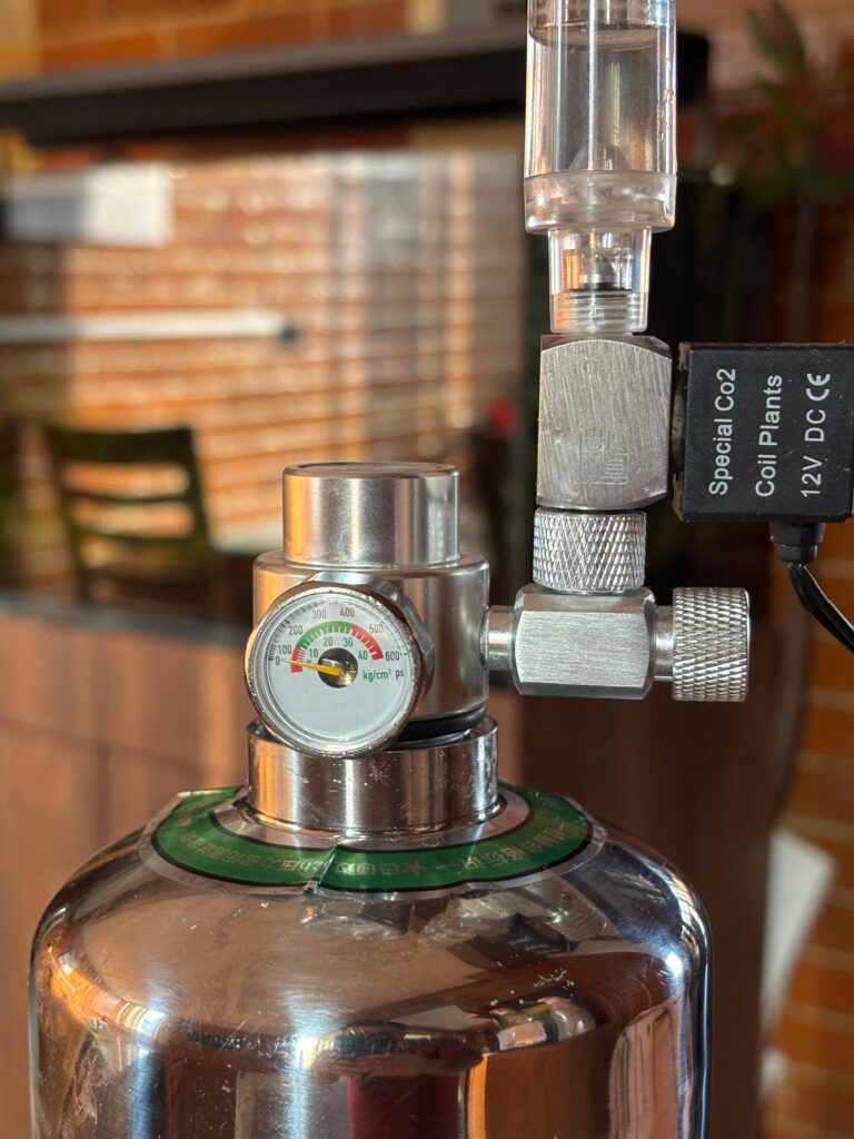 Tanque de acero inoxidable para CO2 casero de ácido cítrico y bicarbonato de sodio con sistema de regulación fina y solenoide integrada.